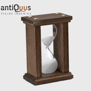 Hemos querido diseñar este reloj de arena grecoromano, aunque no hay constancia ni documento histórico por el que se pueda afirmar que los griegos o los romanos utilizaron los relojes de arena